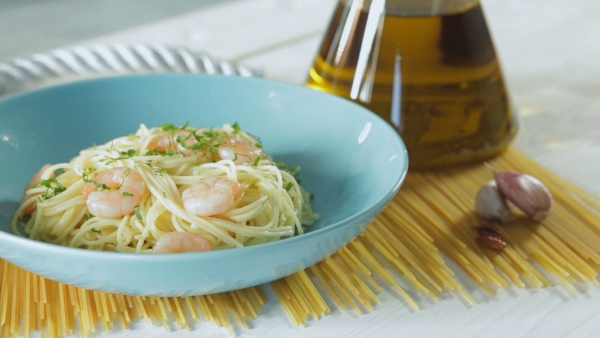 Espaguetis con langostinos al ajillo