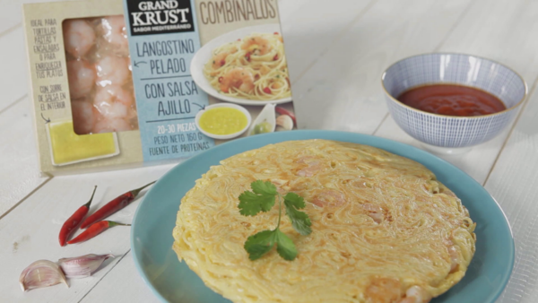 Tortilla de espaguetis con langostinos