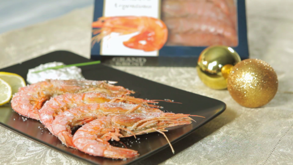 Argentinian red shrimps cooked in salt
