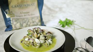 Clams in green sauce