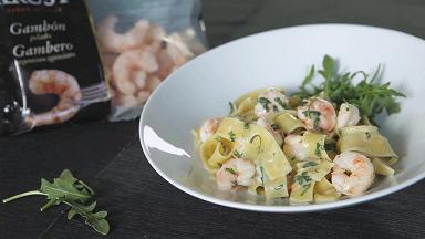 Parpadelle con gambones y rúcula