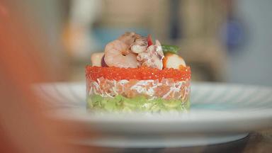 Tartara di due salmoni con misto frutti di mare