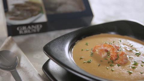 Creamy prawn and pumpkin soup