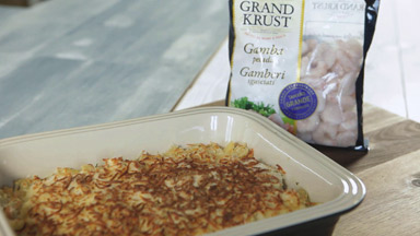 Macarrones con costra de parmesano y gambitas peladas