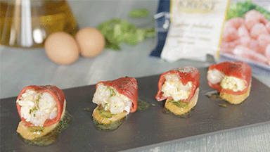 Piquillo peppers stuffed with shrimp scramble