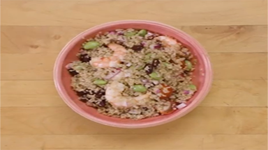 Ensalada de quinoa, edamame y langostinos