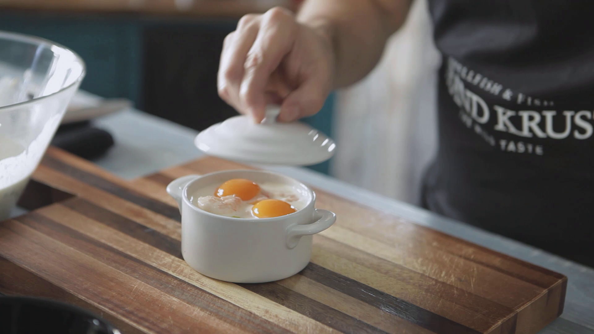 Baked eggs and shrimp